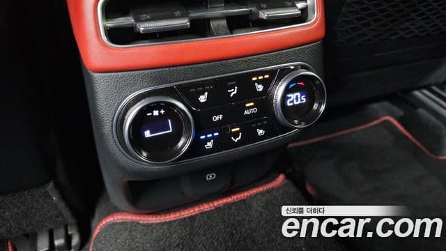 Genesis GV70 2022 — Şəkil 18/20