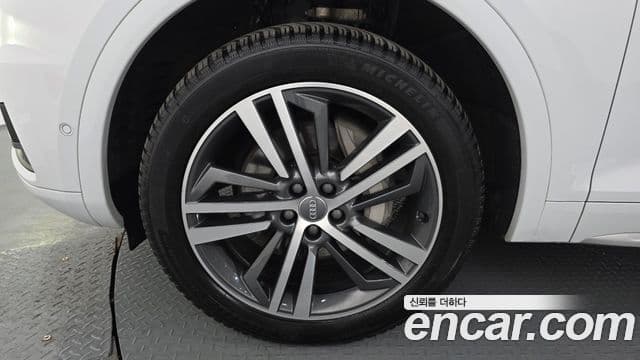 Audi Q5 2020 — Photo 7/39