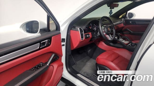 Porsche Cayenne 2023 — ფოტო 10/20