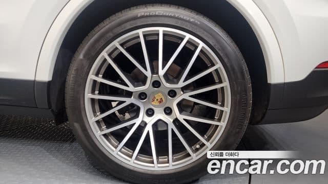 Porsche Cayenne 2023 — Photo 10/39