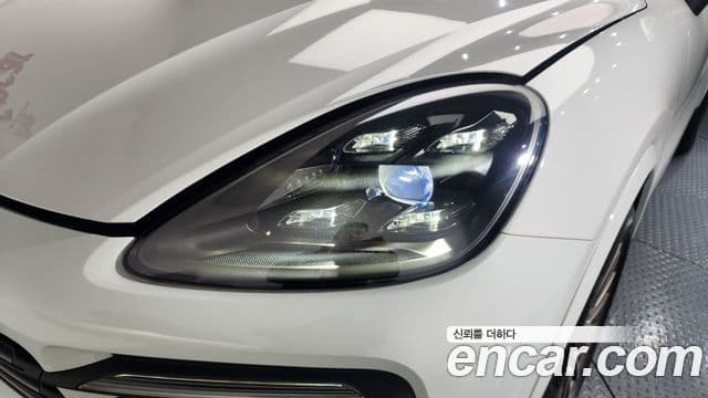 Porsche Cayenne 2023 — Photo 33/39
