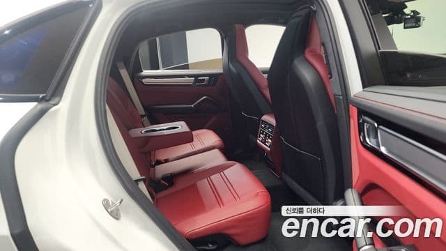 Porsche Cayenne 2023 — Photo 16/39