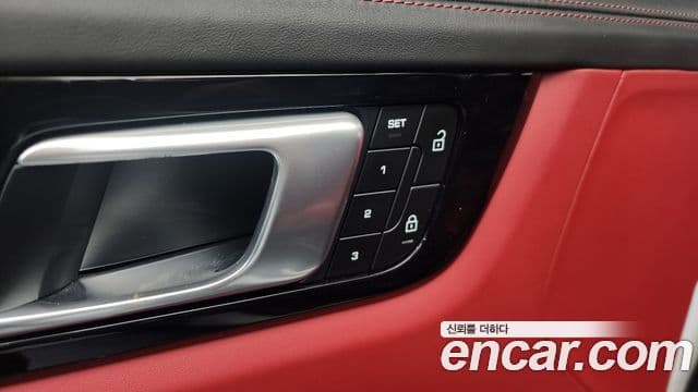 Porsche Cayenne 2023 — Photo 2/39