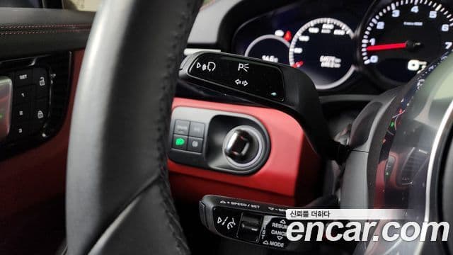 Porsche Cayenne 2023 — Photo 18/39