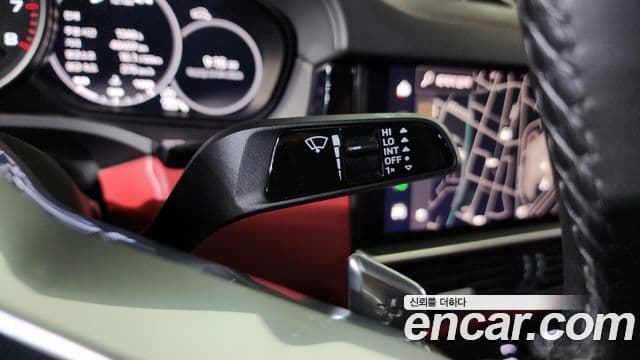 Porsche Cayenne 2023 — Photo 27/39