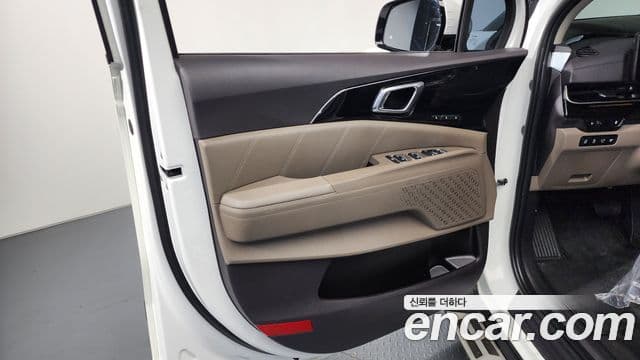 Kia Carnival 2024 — Photo 8/36