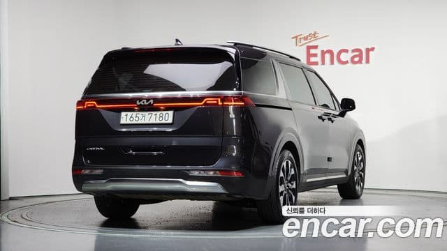 Kia Carnival 2022 — ფოტო 2/20