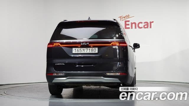 Kia Carnival 2022 — ფოტო 4/20