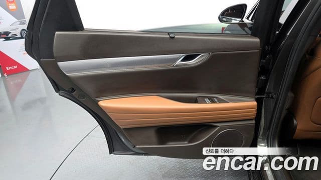 Genesis G80 2022 — Photo 15/38