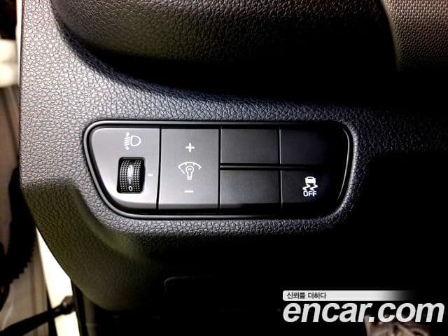 Kia Seltos 2025 — ფოტო 19/20