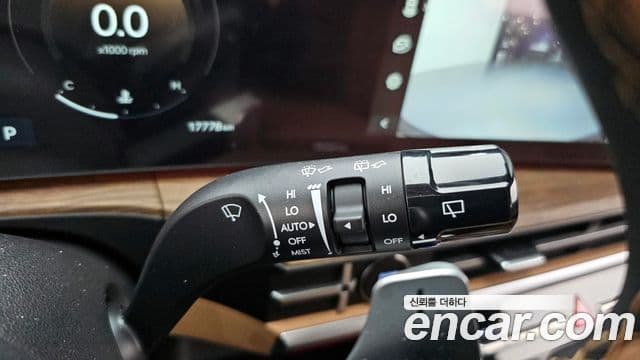 Hyundai Santa Fe 2023 — ფოტო 17/20