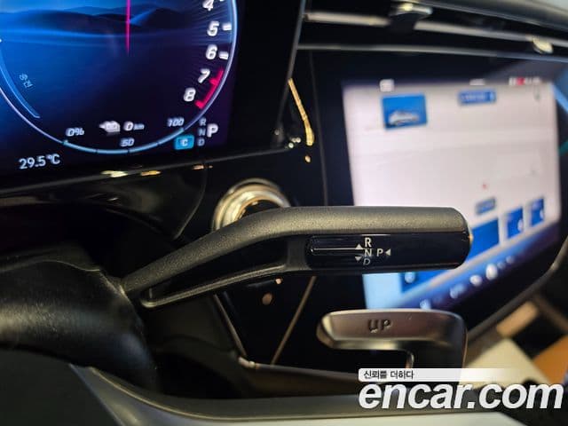 Mercedes-Benz E-Class 2025 — Photo 8/20