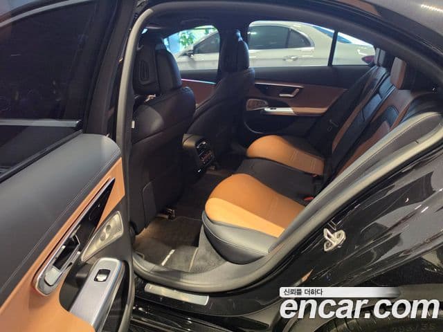 Mercedes-Benz E-Class 2025 — Photo 1/20