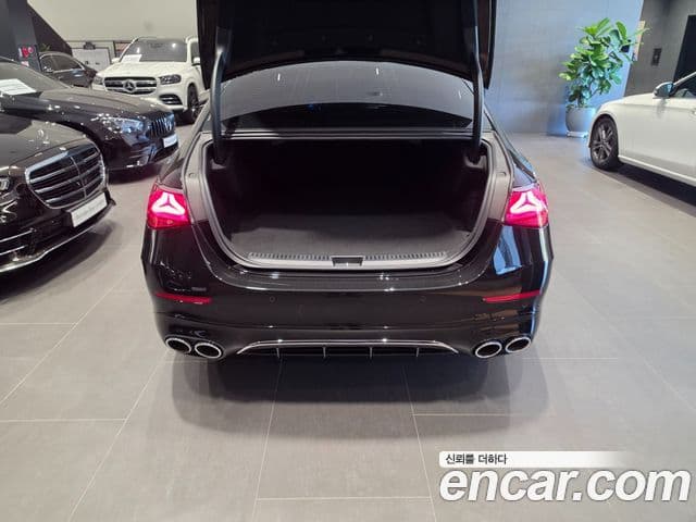 Mercedes-Benz E-Class 2025 — Photo 10/20