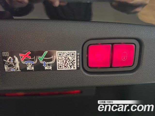 Mercedes-Benz E-Class 2025 — Photo 13/20