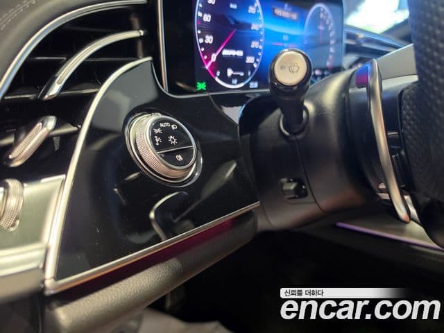 Mercedes-Benz E-Class 2025 — Photo 12/20