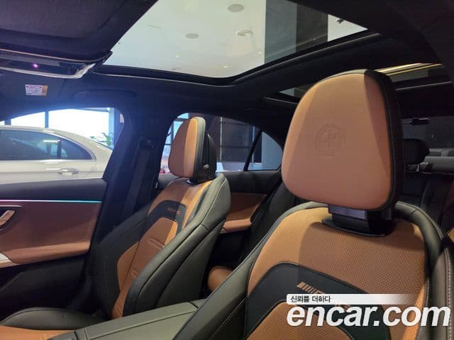 Mercedes-Benz E-Class 2025 — Photo 6/20