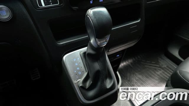 Hyundai Staria 2022 — ფოტო 9/20