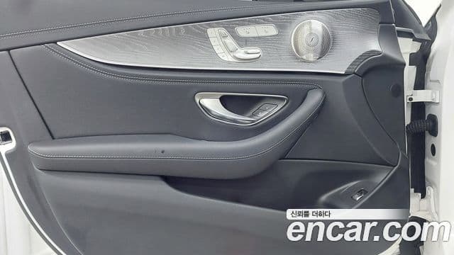 Mercedes-Benz E-Class 2022 — Фото 15/17