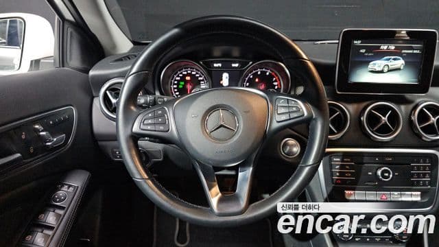 Mercedes-Benz GLA-Class 2019 — Фото 12/20