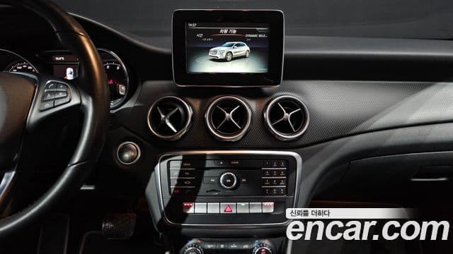 Mercedes-Benz GLA-Class 2019 — Фото 13/20