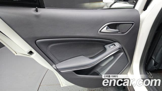 Mercedes-Benz GLA-Class 2019 — ფოტო 25/32