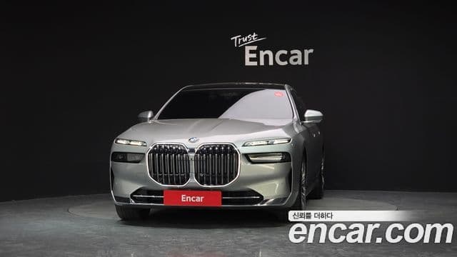 BMW 7 Series 2023 — ფოტო 3/20