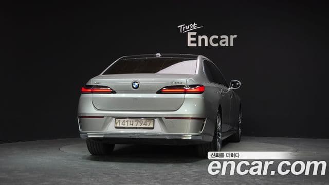 BMW 7 Series 2023 — ფოტო 4/20