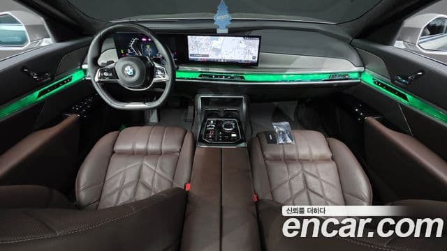 BMW 7 Series 2023 — ფოტო 7/20