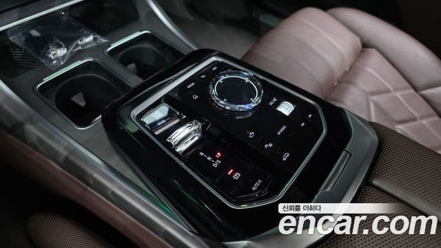 BMW 7 Series 2023 — ფოტო 9/20