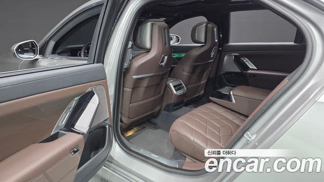 BMW 7 Series 2023 — ფოტო 12/20