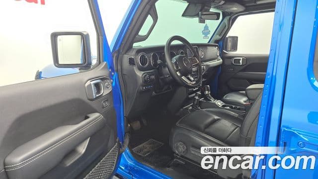 Jeep Wrangler 2022 — ფოტო 20/32