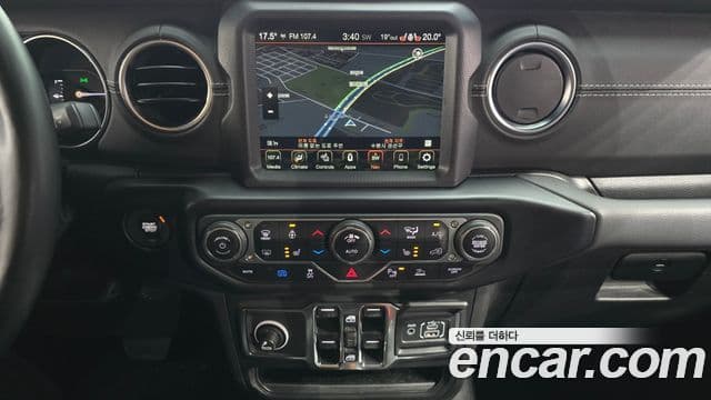 Jeep Wrangler 2022 — ფოტო 23/32
