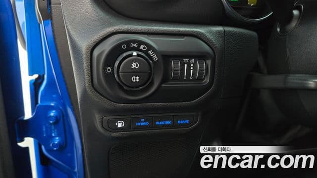 Jeep Wrangler 2022 — ფოტო 15/32