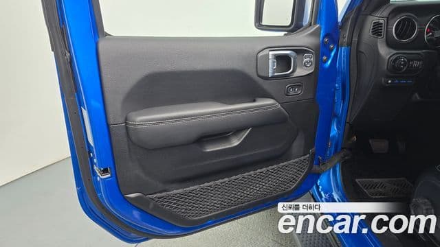 Jeep Wrangler 2022 — ფოტო 11/32