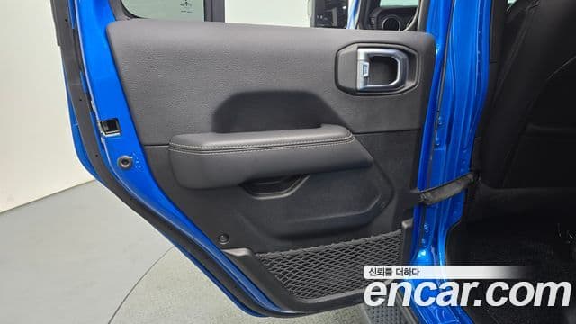 Jeep Wrangler 2022 — ფოტო 24/32