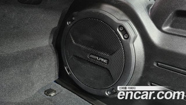 Jeep Wrangler 2022 — ფოტო 26/32