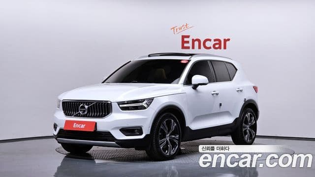 Volvo XC40 2019 — ფოტო 1/20