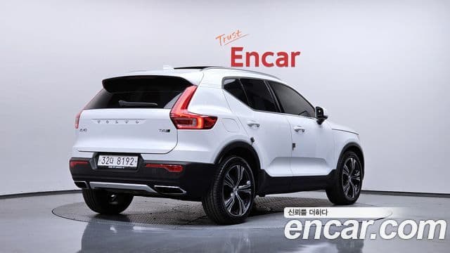 Volvo XC40 2019 — ფოტო 2/20