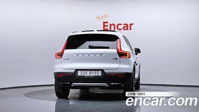 Volvo XC40 2019 — ფოტო 4/20