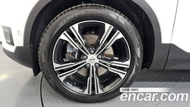 Volvo XC40 2019 — фото 5 из 20