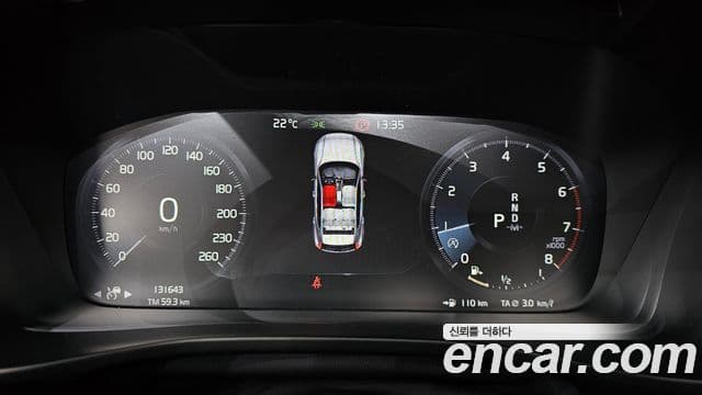 Volvo XC40 2019 — ფოტო 8/20