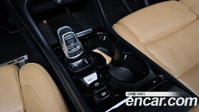Volvo XC40 2019 — ფოტო 9/20