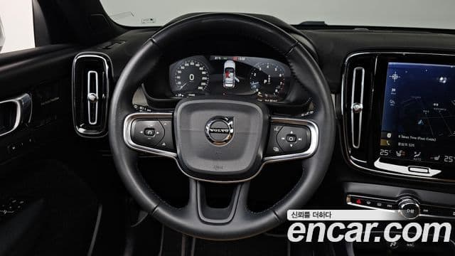 Volvo XC40 2019 — ფოტო 12/20