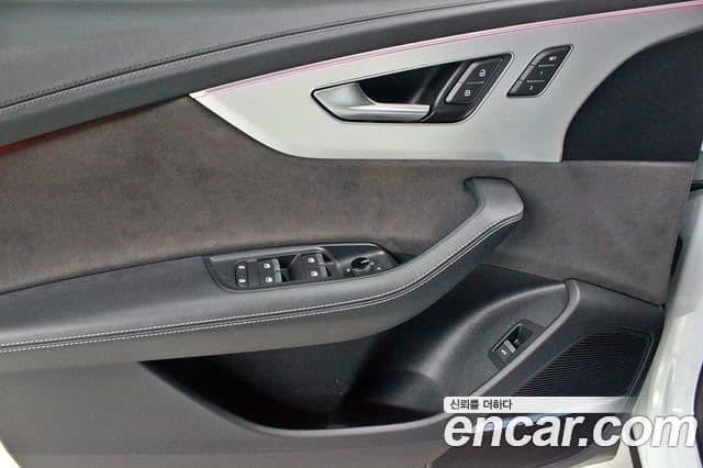 Audi Q7 2022 — Şəkil 8/20