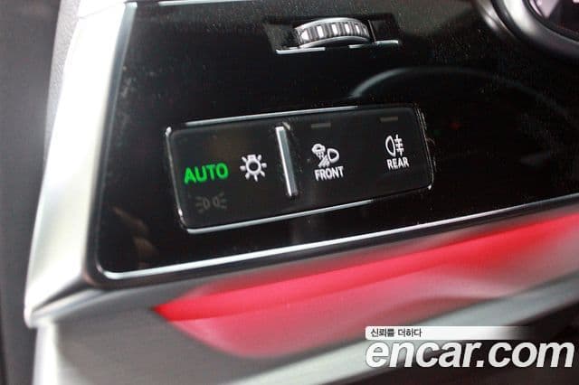Audi Q7 2022 — Şəkil 10/20