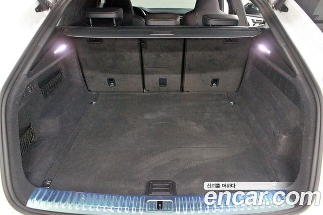 Audi Q7 2022 — Şəkil 17/20