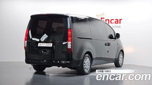 Hyundai Staria 2023 — ფოტო 2/20