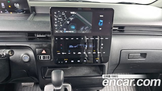 Hyundai Staria 2023 — ფოტო 14/20