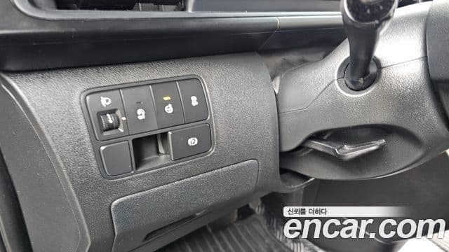 Hyundai Staria 2023 — ფოტო 18/20